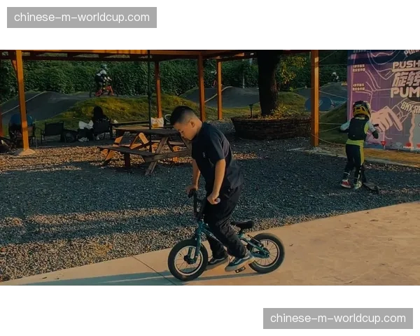 BMX土坡运动技术演进：从单一大招到复杂组合的十年变迁