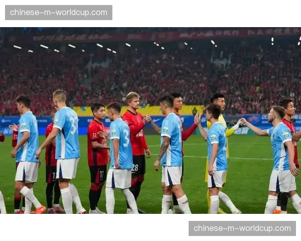 成都蓉城5-1大胜深圳新鹏城，揭幕战韦林顿带伤破门