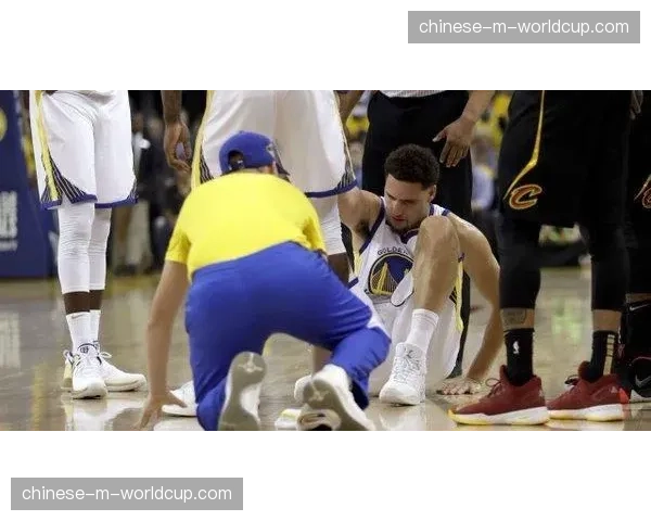 “神秘人官方宣布,核心多恩因脚踝轻微扭伤将缺席至少两周” “神秘人官方宣布,核心多恩因脚踝轻微扭伤将缺席至少两周”