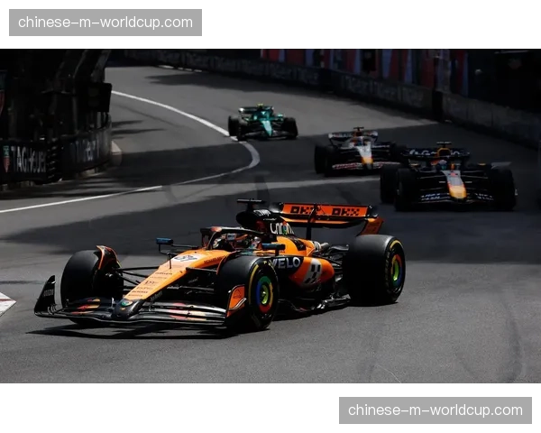 F1比利时斯帕站：混战之中诺里斯取胜，降雨导致比赛两度红旗中断